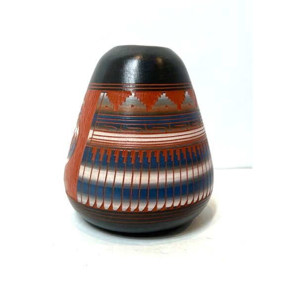 Native American Navajo Pottery Vase Etched Kokopelli Signed V. King Vibrant - Picture 2 of 7